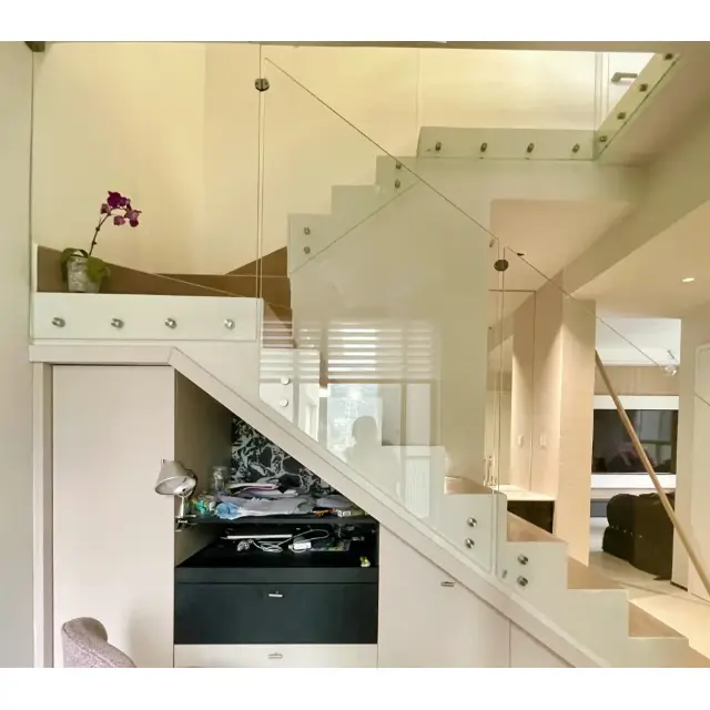 रेलिंग के लिए ड्रिल किया हुआ ग्लास