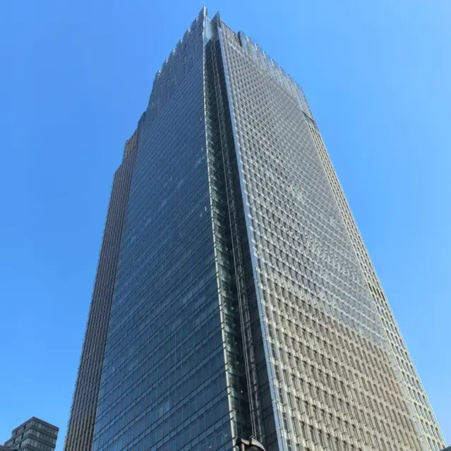 प्वाइंट-समर्थित ग्लास पर्दे की दीवारें